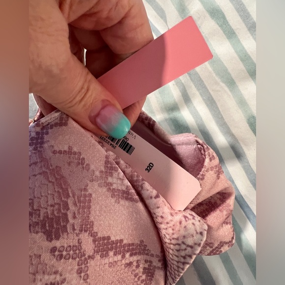 NWT Victoria’s Secret Bikini Top 32D Pink Snakeprint - Picture 4 of 4